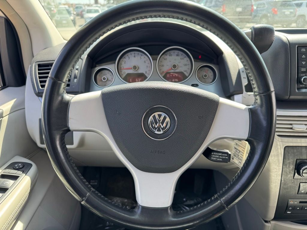 2010 Volkswagen Routan SEL