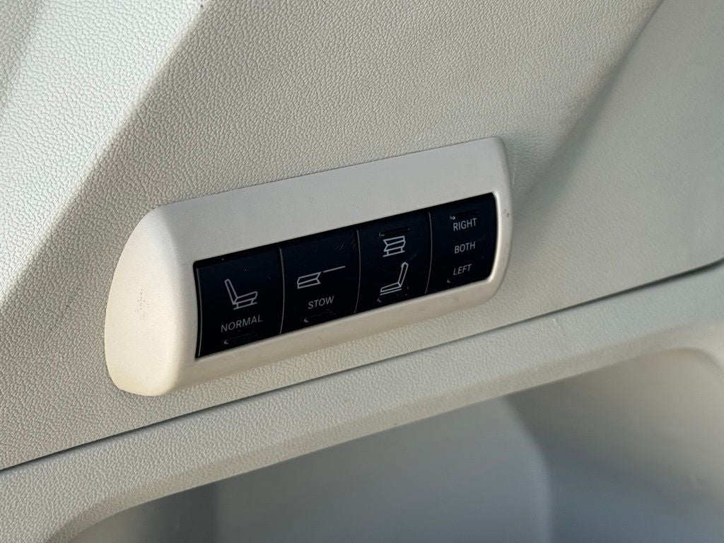 2010 Volkswagen Routan SEL