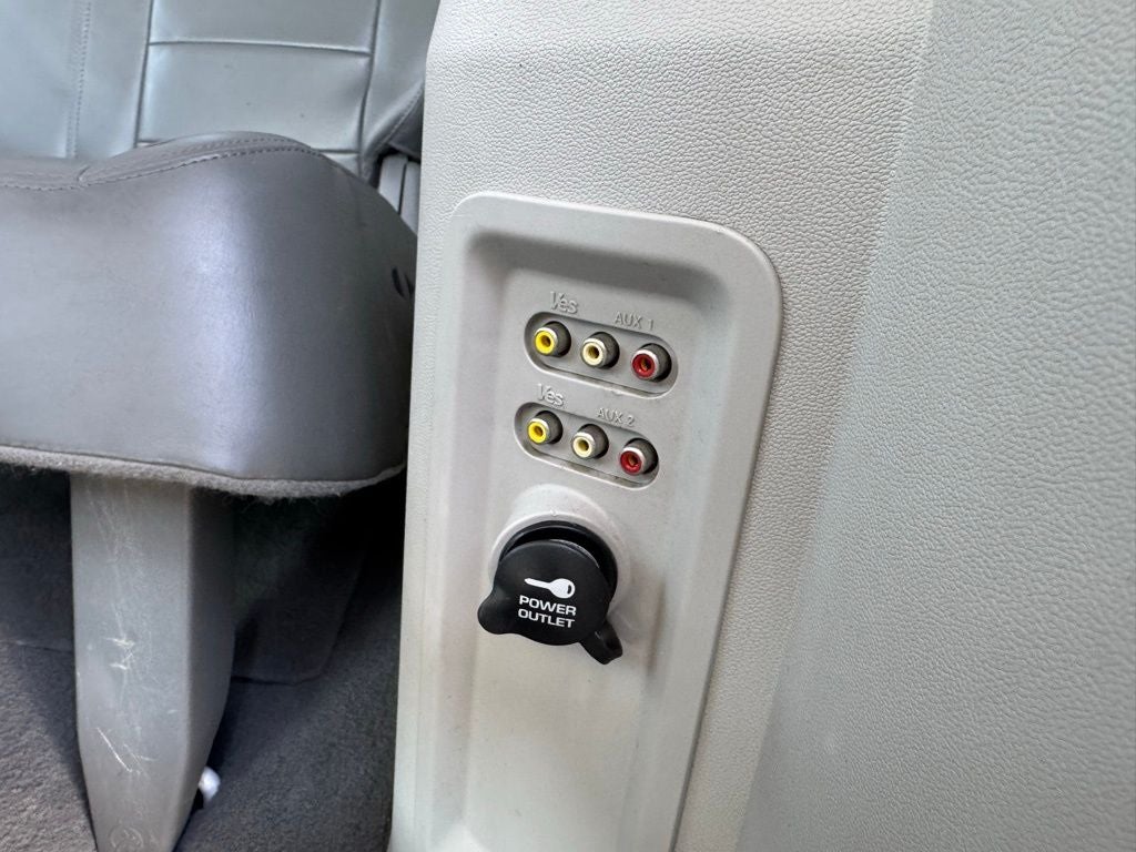 2010 Volkswagen Routan SEL