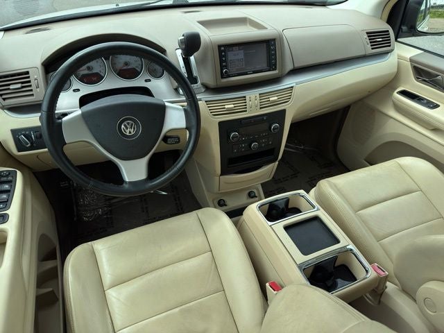 2010 Volkswagen Routan SEL
