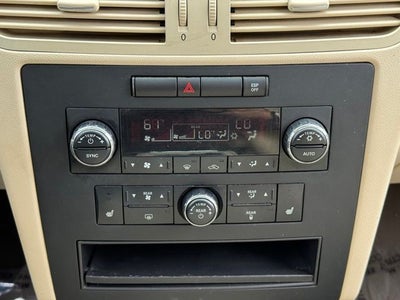 2010 Volkswagen Routan SEL