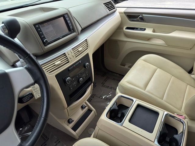 2010 Volkswagen Routan SEL
