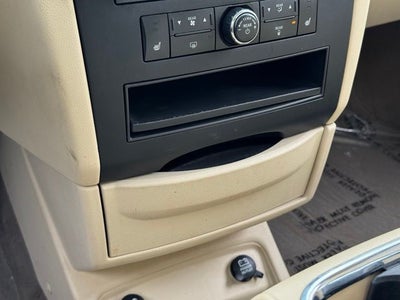 2010 Volkswagen Routan SEL