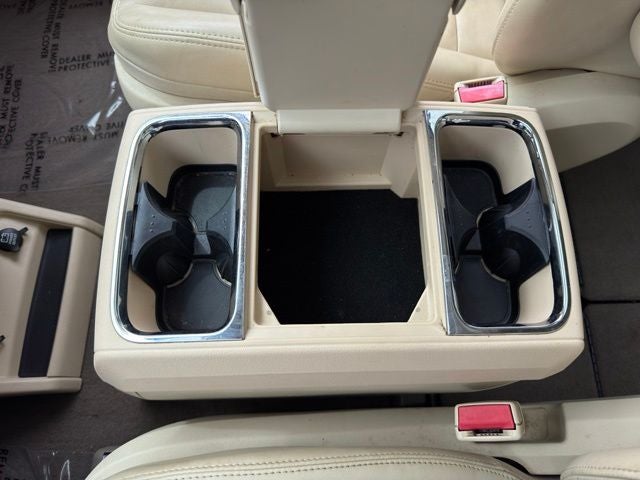 2010 Volkswagen Routan SEL