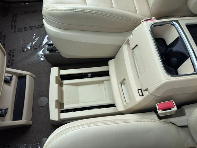 2010 Volkswagen Routan SEL
