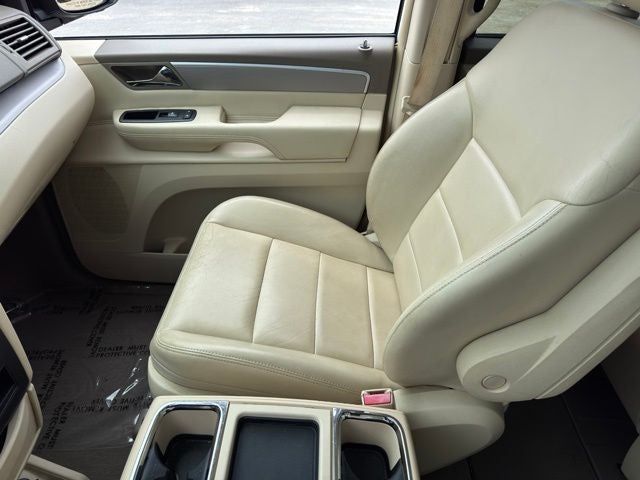 2010 Volkswagen Routan SEL