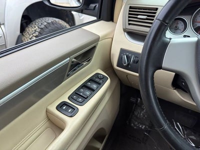 2010 Volkswagen Routan SEL