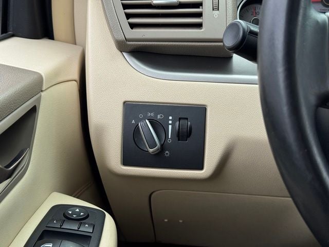 2010 Volkswagen Routan SEL