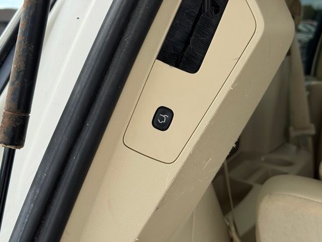 2010 Volkswagen Routan SEL