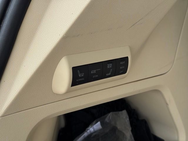 2010 Volkswagen Routan SEL