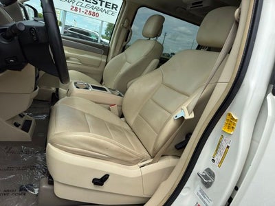 2010 Volkswagen Routan SEL