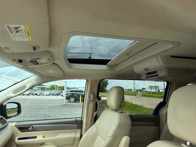 2010 Volkswagen Routan SEL