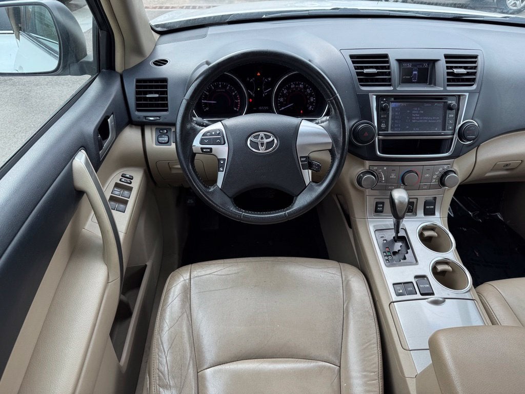 2013 Toyota Highlander SE