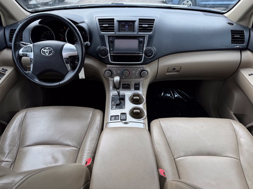 2013 Toyota Highlander SE