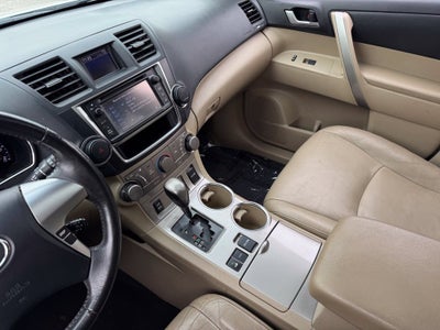 2013 Toyota Highlander SE