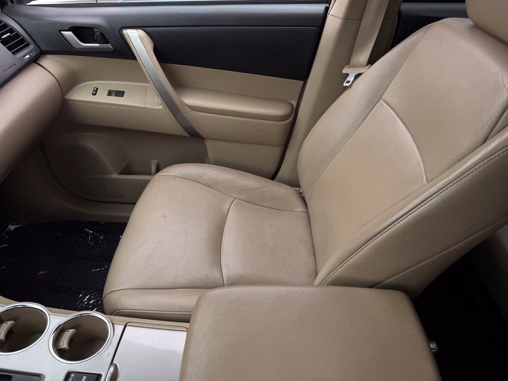2013 Toyota Highlander SE
