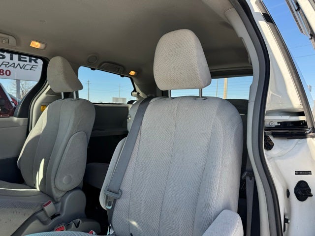 2013 Toyota Sienna LE 8 Passenger