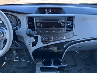 2013 Toyota Sienna LE 8 Passenger