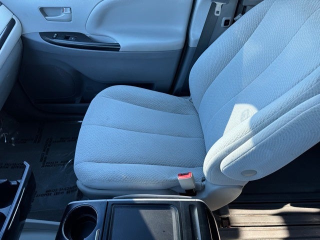 2013 Toyota Sienna LE 8 Passenger