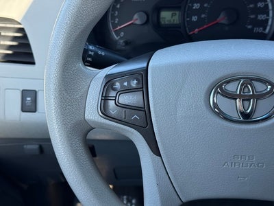 2013 Toyota Sienna LE 8 Passenger