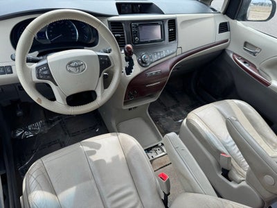 2014 Toyota Sienna XLE 8 Passenger