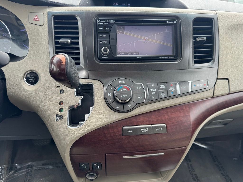 2014 Toyota Sienna XLE 8 Passenger