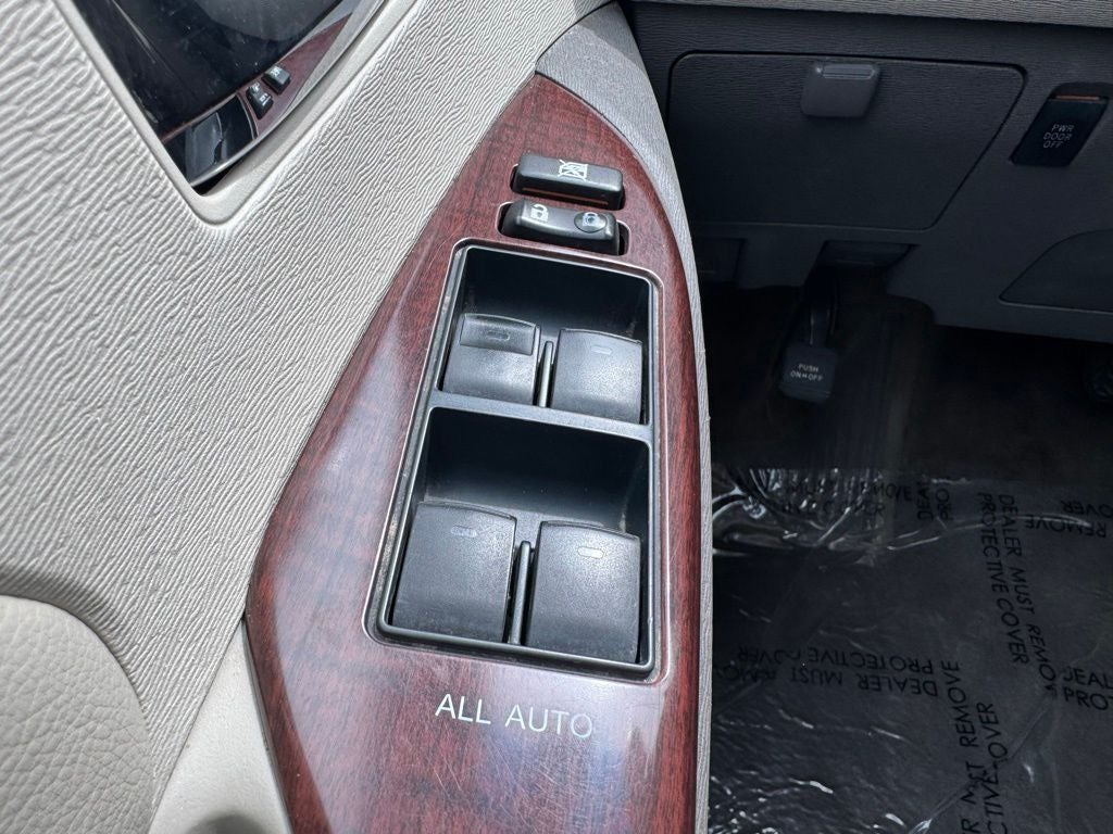 2014 Toyota Sienna XLE 8 Passenger