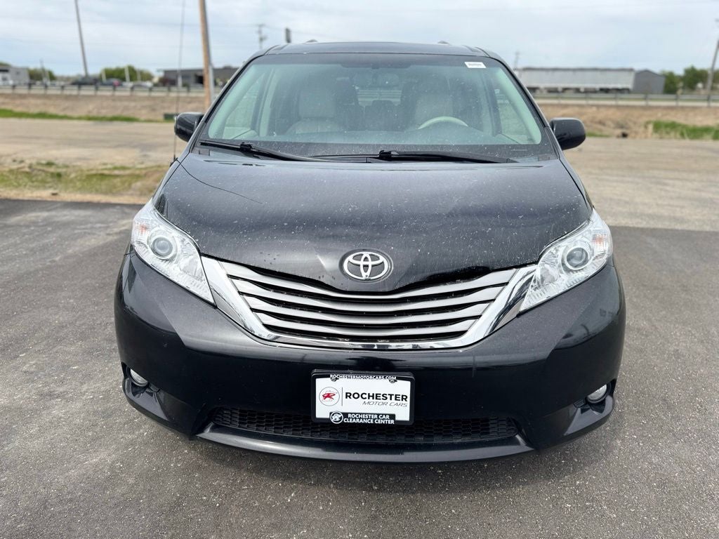 2014 Toyota Sienna XLE 8 Passenger