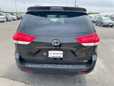 2014 Toyota Sienna XLE 8 Passenger
