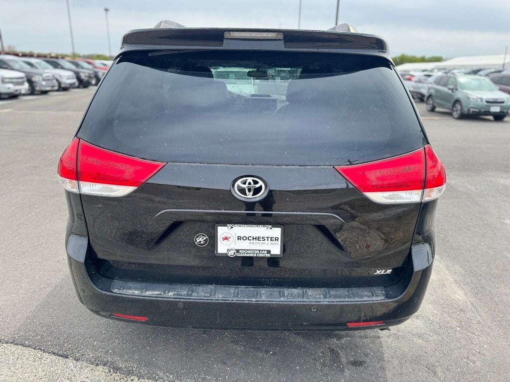 2014 Toyota Sienna XLE 8 Passenger