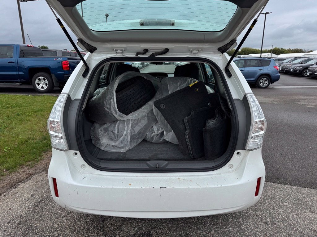 2012 Toyota Prius v Two