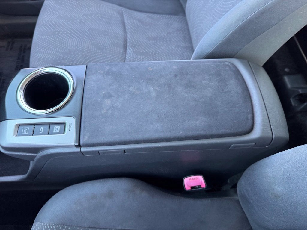 2014 Toyota Prius v Two